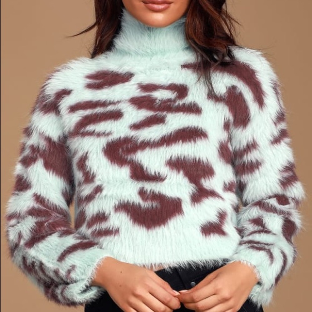 Lulu’s fuzzy sweater - Picture 1 of 6